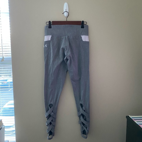 Women’s PINK Victoria’s Secret Yoga Gray Criss across Ankle Leggings Size Small - Picture 2 of 3